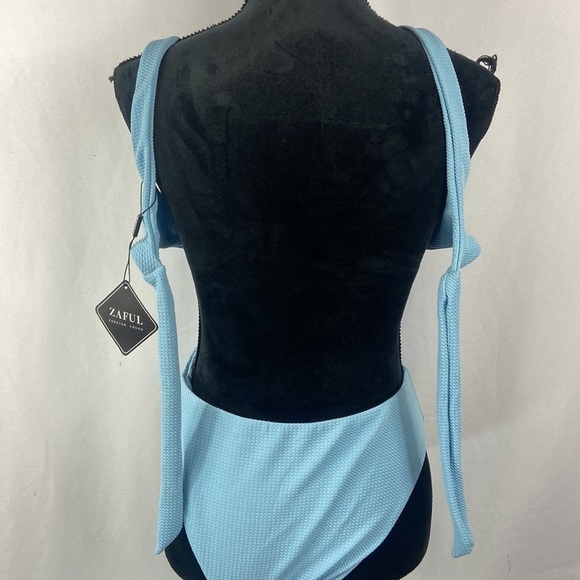 Zaful Light Blue Textured Cutout Women’s Swimsuit with Removable Pads - Picture 6 of 10